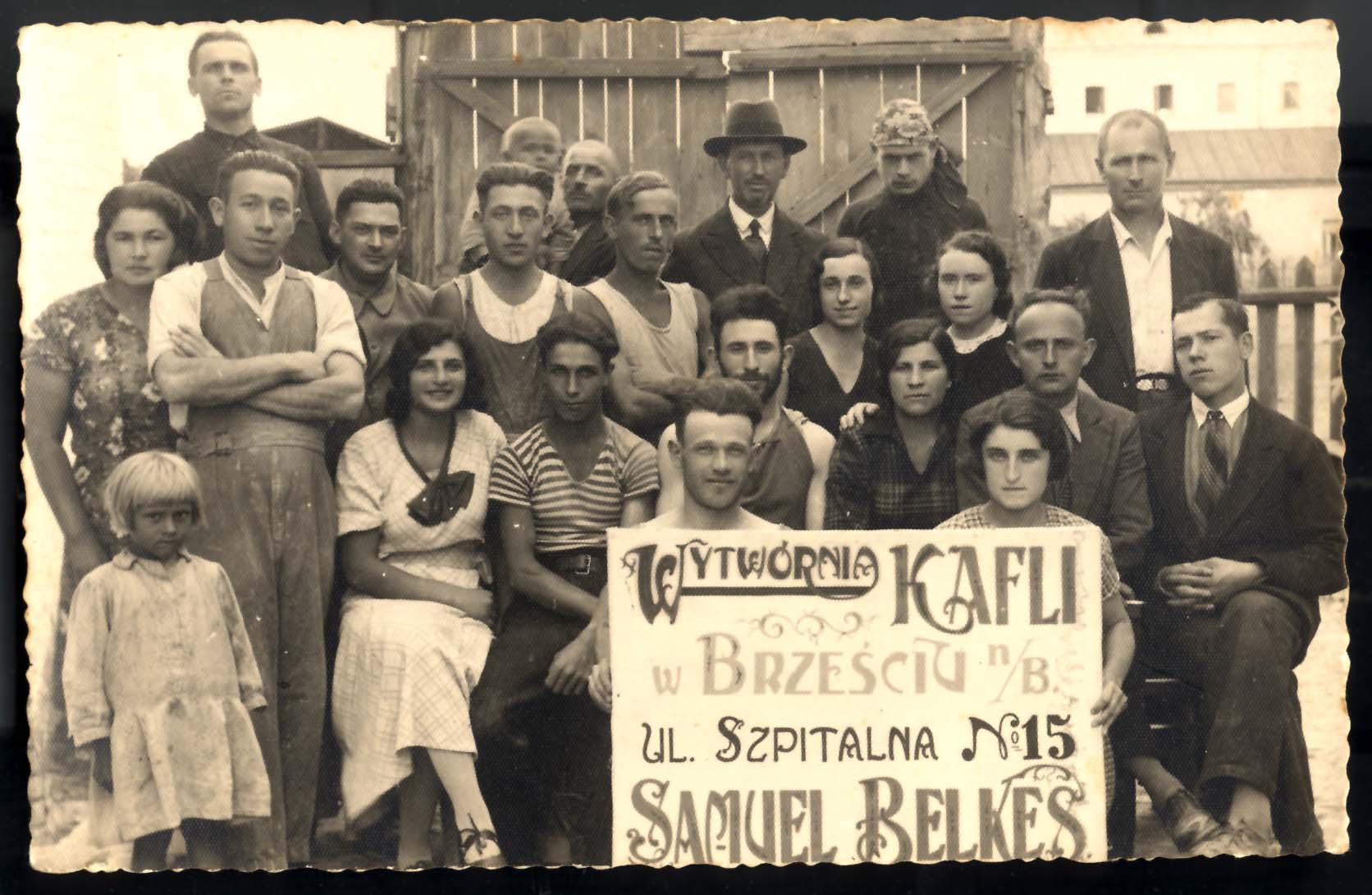 Employees of a Jewish owned factory in Brześć nad Bugiem (prewar photograph)
